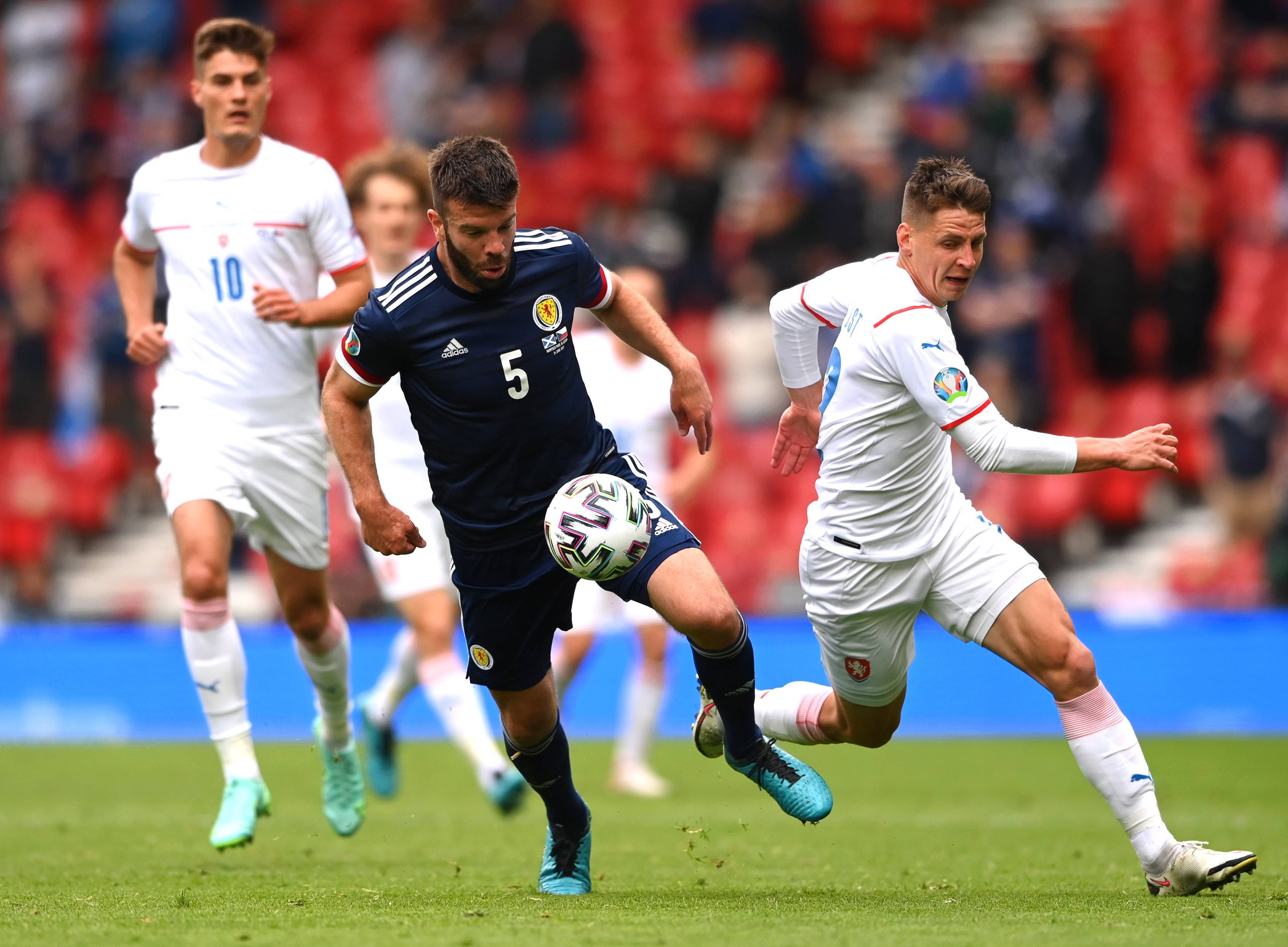 包含国际足球豪强会师,场上较量擂台热火朝天的词条 包含国际足球豪强会师,场上较量擂台热火朝天的词条